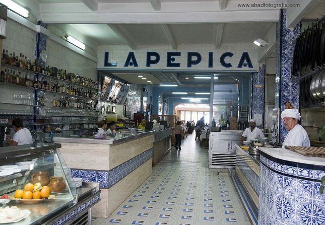 El restaurante La Pepica es seguramente de los más históricos de Valencia