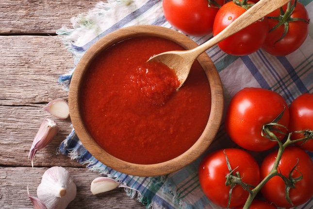 El tomate es beneficioso tanto cocinado como crudo