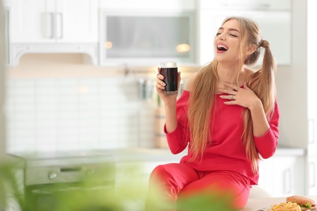 La Coca-Cola puede servir para aclarar el cabello o para desatascar desagües