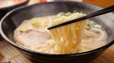 Sopa ramen de pollo