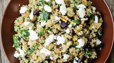 Ensalada de quinoa con espinacas y queso feta