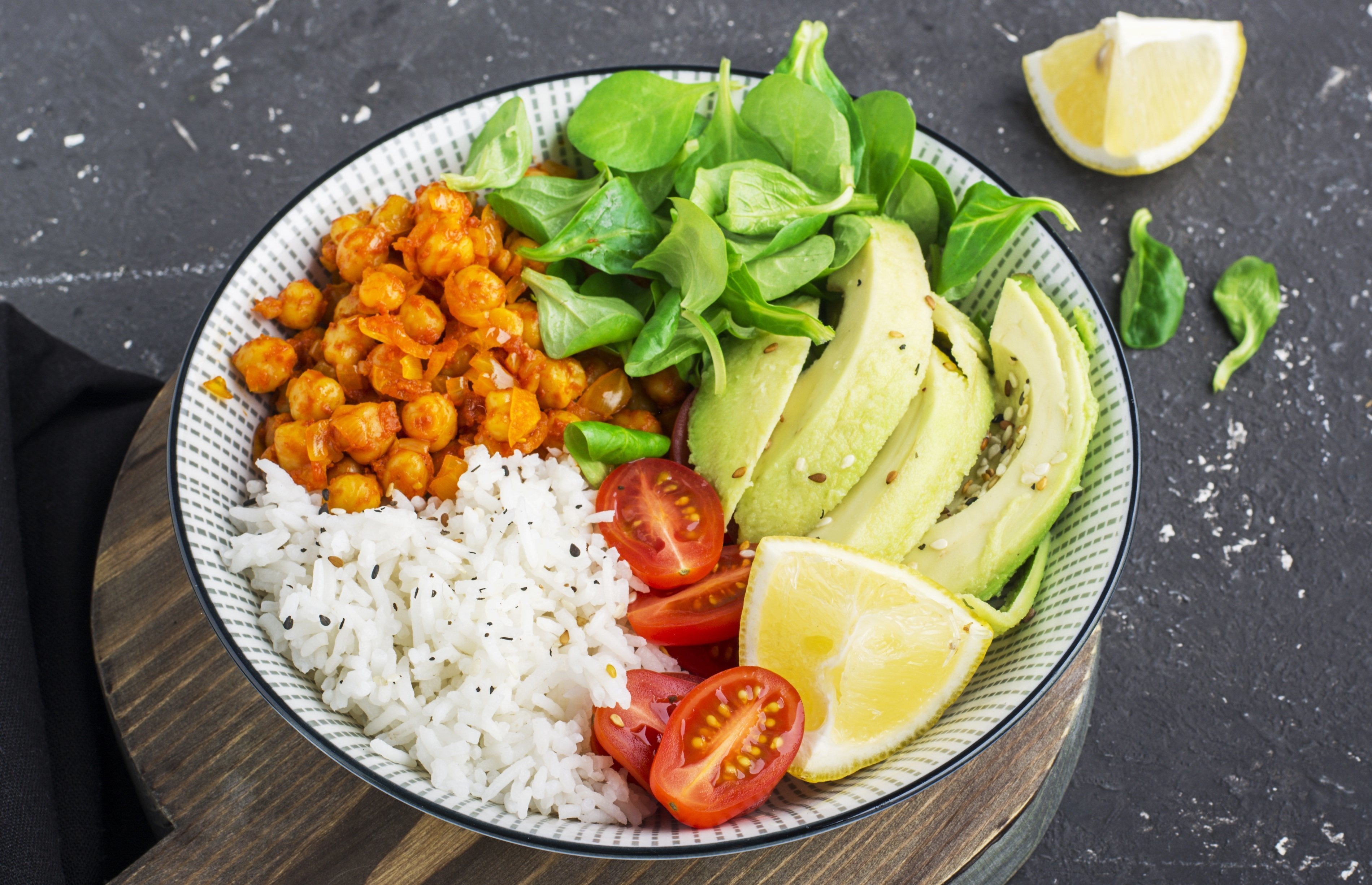 Ensalada de arroz y aguacate