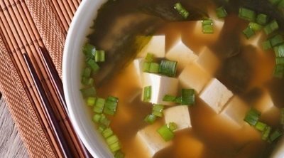 Sopa de miso y tofu