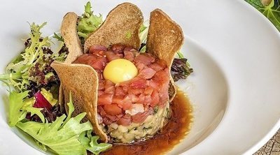 Tartar de atún rojo con yema de huevo