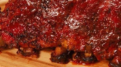 Costillas asadas con salsa barbacoa