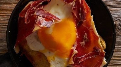 Huevos rotos con jamón