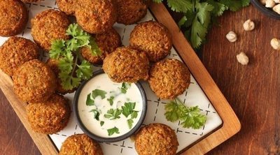 Falafel con salsa de yogur