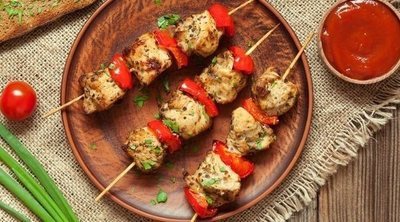 Brochetas de pavo adobado