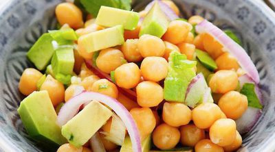 Ensalada de garbanzos con aguacate